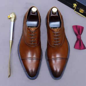 Chaussures habillées pour hommes faites à la main, chaussures en cuir haut de gamme pour affaires, chaussures en cuir véritable rétro et élégantes pour hommes, chaussures en cuir trois pièces - Product Image 4