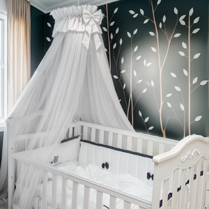 Diseño de anillo superior triangular Redes de bebé con lazo blanco para cuna con soportes de metal - Product Image 4