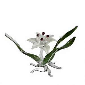 Escultura de flor de lirio blanco en vidrio, hojas verdes, estambres rojos, decoración artística para mesa de oficina - Product Image 1