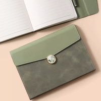 Ensemble cadeau de bureau : Carnet en cuir et stylo, journaux personnalisés vert à lignes avec bouteille d'eau à température et marque-page