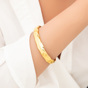 Fashion <b>Bangle</b> Women 18K Gold Plated Stainless Steel Open Bracelet Floral Pattern European Style Jewelry <b>Set</b> - Product Image 4