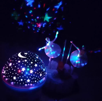 Projecteur Lampe Nuit Étoilée Rotatif Effets Galaxie et Lune en ABS avec Interrupteur pour Décoration de Chambre et Cadeaux de Noël pour Enfants