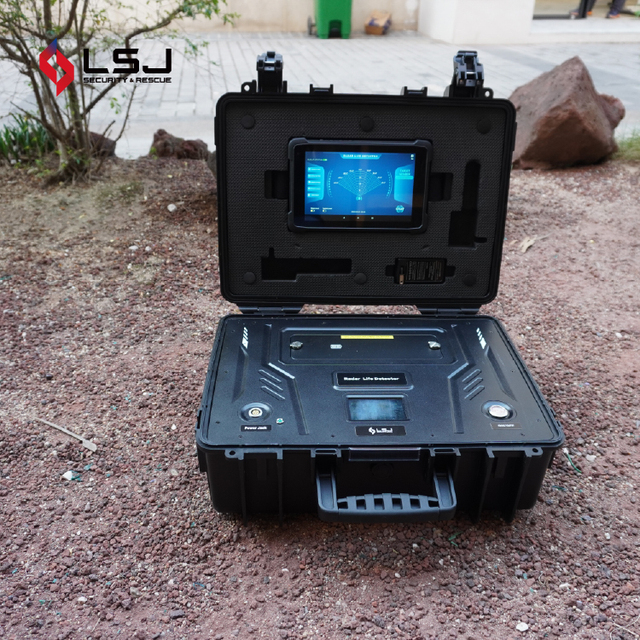 Earthquake Rescue Radar Life Detector with IP67 Protection 0.1m Accuracy 10-30M Detection Range