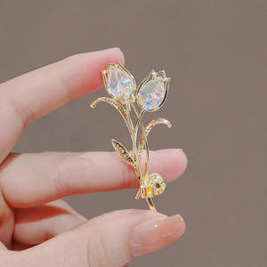 Broche tendance en alliage de zircon et de perles plaqué or, de luxe, de haute qualité, pour femmes, style coréen, idéale pour mariage, fiançailles, fête, cadeau - Product Image 3