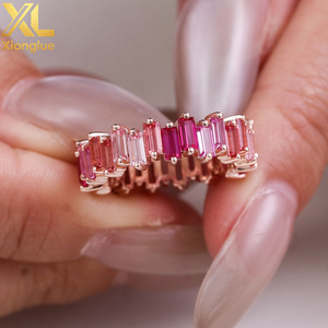 Anillo de Lujo con Gradiente Rosa Padparadscha, Diamantes Baguette Cultivados en Laboratorio, Oro, Bonito Regalo para Boda, Compromiso, Aniversario, Uso Diario - Product Image 6