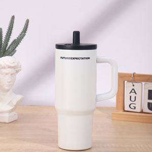 Gobelet de voyage isotherme 720 ml (24 oz) avec poignée, couvercle, paille et base antidérapante pour boissons chaudes et froides - Product Image 5