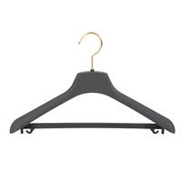 Cintres en caoutchouc personnalisés en gros pour magasins de vêtements, cintres en plastique, cintres en bois personnalisés avec logo