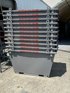 Bac de levage mobile robuste pour la gestion des déchets, des ferrailles et des matériaux lourds, destiné aux machines de traitement des conteneurs de déchets et de ferraille. - Product Image 3