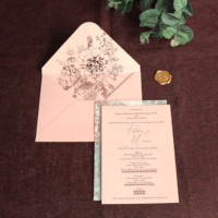 Juego de Sobres para Invitaciones de Boda de Lujo en Color Rosa Melocotón, con Sello de Cera Dorado con Diseño Floral de Peonía y Rosa, Impresión Personalizada en Formato L