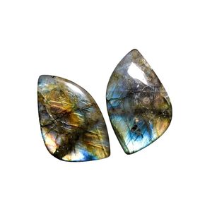 Par de gemas de labradorita natural de 27.5+ quilates, pulidas, en forma de gota, para la elaboración de joyas. - Product Image 1