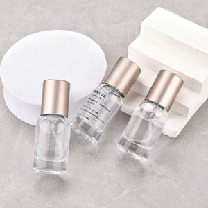 Flacon de parfum en verre transparent de 10 ml avec atomiseur à sertir et capuchon en aluminium pour usage en laboratoire - Product Image 4