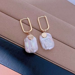 Pendientes de perlas de agua dulce chapados en oro de 18 quilates estilo Bazar americano europeo hebilla de oreja cuadrada barroca ligera fuerte - Product Image 3