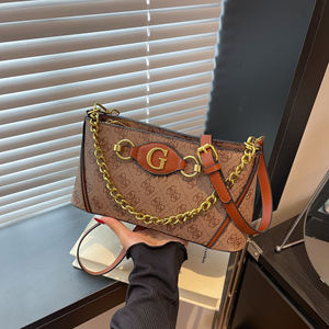 Nuevo Bolso Versátil Monogramado Guesses para Mujer, con Correa de Cadena, para Llevar al Hombro o Cruzado - Product Image 2