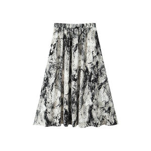 กระโปรงมิดิพิมพ์ลาย Happy Plus Ink Wash ไซส์พลัส เอวยางยืด กระโปรงทรงกว้างสำหรับผู้หญิง - Product Image 2