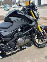 Haojue DR300, meilleure moto naked à essence de 300 cm³ pour le marché mondial, 298 cm³ bicylindre, 21,5 kW de puissance, suspension KYB, ABS Bosch