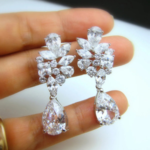 Eleganti Orecchini Pendenti a Goccia Corti per Donne, Orecchini Semplici per Uso Quotidiano e Feste, Gioielli alla Moda - Product Image 1