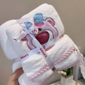 Toalla de Baño para Recién Nacido de Felpa Coral con Diseño de Oso Fresa, de una Pieza, con Patrón Deportivo, Suave, Absorbente y de Secado Rápido, para Playa - Product Image 3