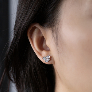 Boucles d'oreilles Messi Jewelry MSE-905 en or blanc 9 carats avec émeraude en forme de poire et diamants marquise pour femmes - Product Image 3