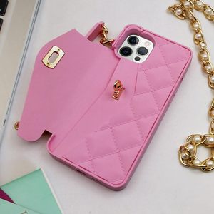 Funda de Cuero Acolchada de Lujo con Cadena Metálica para 17 16 15 14 13 Pro Max, Funda Tipo Cartera Acolchada Moderna y a la Moda - Product Image 2