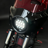 Phare de moto pour Harley Softail 2018-2026, style performance nid d'abeille, phare rond de 5,75 pouces, plug and play
