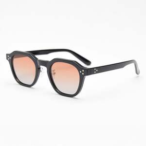 Vente en gros de lunettes de soleil polarisées rétro pour hommes et femmes avec logo personnalisé, monture TR90, UV400, monture petite, lunettes de soleil polygonales pour femmes - Product Image 2