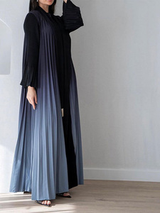Cappotto Abaya Plissettato Miyake con Sfumature di Colore, Popolare Cardigan con Maniche a Campana per Donne Mediorientali, Mantello, Tunica - Product Image 1