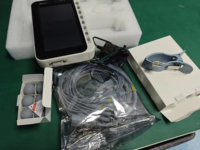 Électrocardiographe vétérinaire portable 12 pistes avec écran tactile 7 pouces, affichage simultané, commutation intelligente des pistes et rapports USB PNG