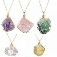 Collier pendentif en quartz rose brut naturel, pierres précieuses irrégulières, cristaux de guérison, pierres brutes, enroulées de fil, bijoux