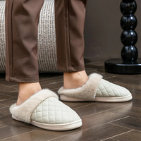 Pantoufles d'hiver en mousse à mémoire de forme pour hommes et femmes, avec col en fausse fourrure moelleuse, dessus en PU souple, matelassage diamanté, pantoufles d'intérieur