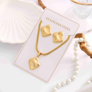 Nouveaux ensembles de bijoux Mirawell en gros, étanches, écologiques <span class=keywords><strong>et</strong></span> inaltérables, boucles <span class=keywords><strong>d</strong></span>'oreilles <span class=keywords><strong>et</strong></span> <span class=keywords><strong>collier</strong></span> en acier inoxydable plaqué or 18 carats - Product Image 4