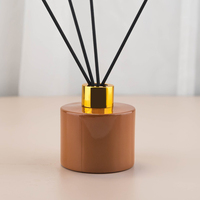 Flacon diffuseur de parfum en verre carré coloré élégant de 50 ml, 100 ml, 150 ml, imprimé à l'écran, avec bouchon à vis pour l'aromathérapie à domicile