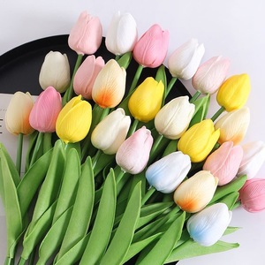 Ramo de Tulipanes Artificiales Hechos a Mano, Modernos, de Plástico, con Tacto Real, para Decoración de Bodas - Product Image 1