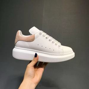 <span class=keywords><strong>Scarpe</strong></span> <span class=keywords><strong>da</strong></span> passeggio sportive <span class=keywords><strong>da</strong></span> uomo e <span class=keywords><strong>da</strong></span> <span class=keywords><strong>donna</strong></span> illuminate Sneakers <span class=keywords><strong>da</strong></span> <span class=keywords><strong>Tennis</strong></span> per l'estate invernale moda Casual di alta qualità - Product Image 6