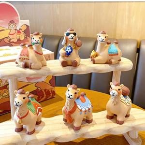 Adorno Creativo y Encantador para Coche con Temática de Animales de Resina, Serie Viajes Fuera de la Gran Muralla, Regalo de Navidad - Product Image 1