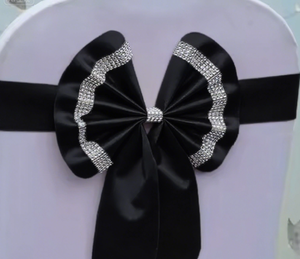 غطاء كرسي من البوليستر بلون واحد رائع مع مشبك أو شريط ساتان للحفلات وحفلات الزفاف - Product Image 4