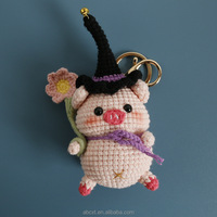Pendentif cochon au crochet fait main, adorable cochonnet amigurumi, breloque de sac en fil, breloque de sac à dos, objet décoratif cadeau