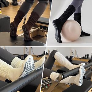 कस्टम उच्च गुणवत्ता वाले मोजे कपास विरोधी पर्ची घुटने के उच्च मोजे महिलाएं योग के लिए स्लॉच मोजे - Product Image 5