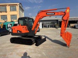 Miniexcavadora Doosan DX60 de alto valor Hidráulica avanzada Fuerte rendimiento Perfecto para obras viales y movimiento de tierras compacto - Product Image 2
