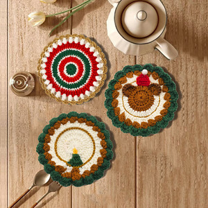 Nuova e pratica decorazione da scrivania lavorata a maglia all'uncinetto con decorazione natalizia - Product Image 1