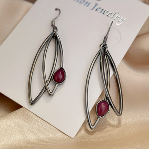 Orecchini Pendenti a Forma di Foglia Dinamica con Accento Rosso, Design Convertibile, Accessori di Moda per Donne - Product Image 3