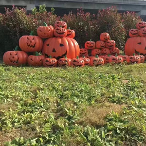 Sculture di Lanterne a Forma di Zucca in Vetroresina Durevole a Grandezza Naturale, Design Personalizzati per Decorazioni Esterne di Halloween e Centri Commerciali - Product Image 3