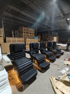 Lettino Estetico Elettrico Moderno a 4 Motori, Nero e Beige, Regolabile per Trattamenti Viso, Ciglia, Massaggi, Spa e Salone di Bellezza - Product Image 2