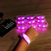 Bracelets LED télécommandés FineGreen FG-CR-01 pour grands concerts - Fêtes d'Halloween - Matériel ABS+SILICONE - Design portable - 1-5mW