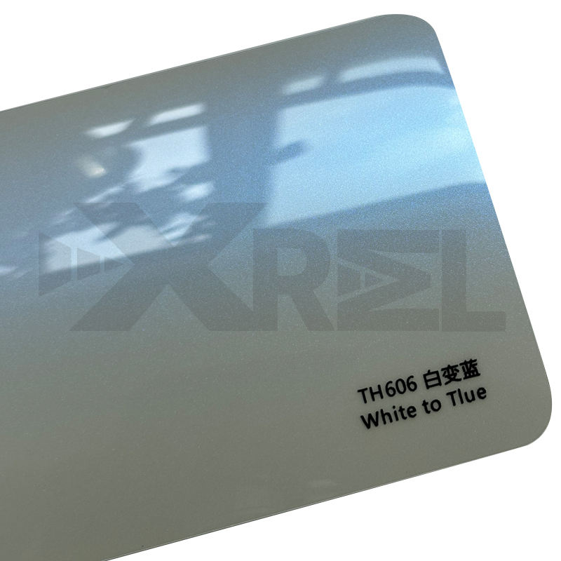 สีขาวเปลี่ยนเป็นสีน้ำเงิน