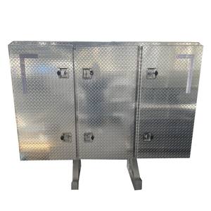 Porte-remorque à plat en aluminium 68 'x 80' x 14 'avec 3 portes en finition miroir - Product Image 2