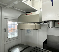 Centre d'usinage vertical haute précision VMC550 à 4 axes, broche BT40, système CNC FANUC, changeur d'outils automatique, fraiseuse