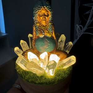 Commercio all'ingrosso mascotte Gemstone spirito curativo di cristallo trasparente al quarzo grappolo madre terra lampada luce per la decorazione della casa - Product Image 4