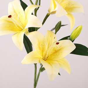 Lirios Artificiales 3D QIHAO, 6 Cabezas, Aromáticos, de PVC, Decoración para Bodas y Hogar - Product Image 4