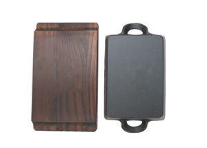 Poêle à frire peu profonde carrée en fonte, revêtement pré-assaisonné avec plateau en bois - Product Image 4