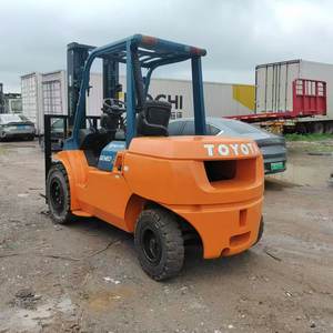 Chariot élévateur diesel d'occasion de 5 tonnes avec moteur japonais, mât à deux étages, capacité tout-terrain, spécifications de fourche 1220x125x50, utilisation en entrepôt - Product Image 2